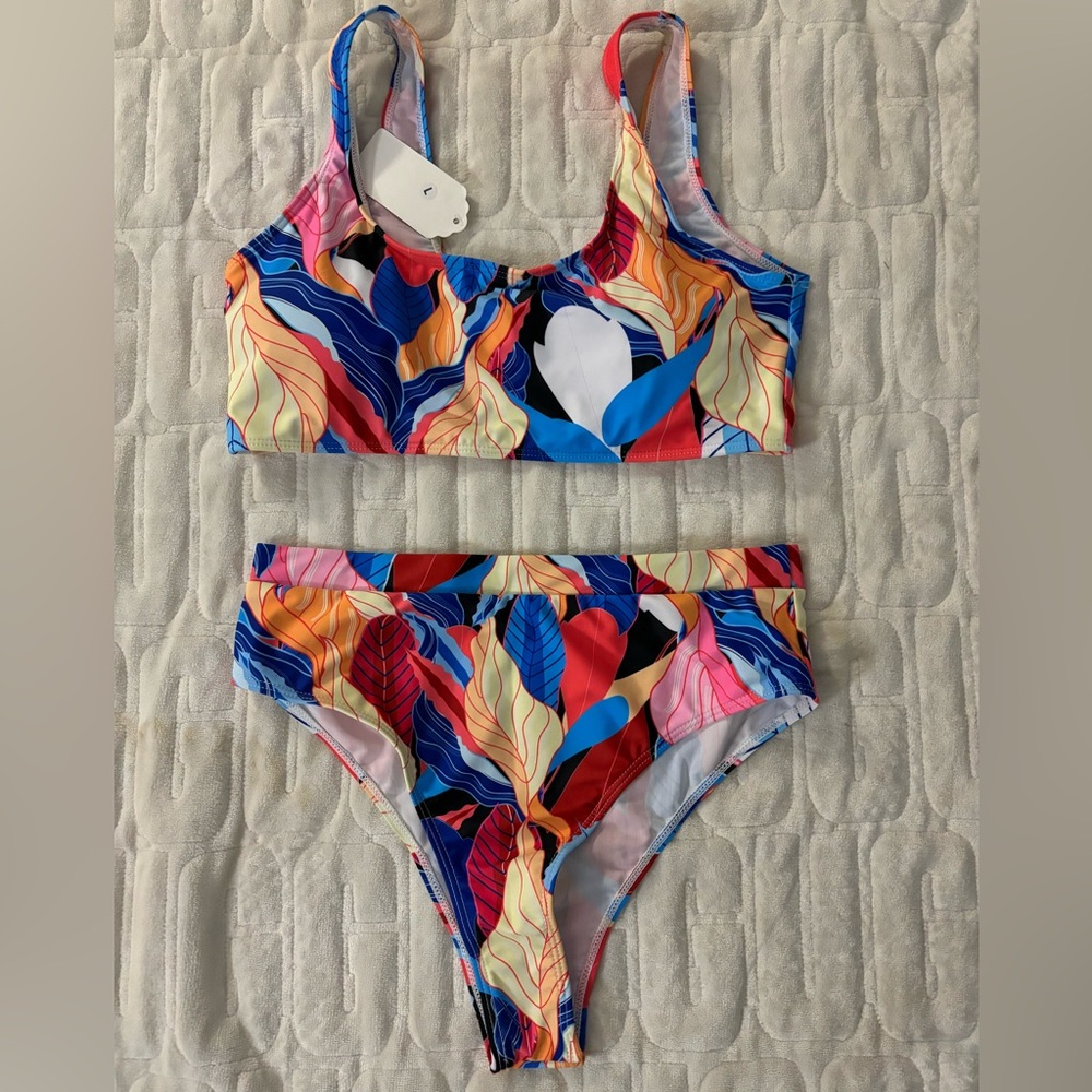 NWT - 2 piece Bathing Suit Floral Leaf Design Colorful.  Women’s Size Large